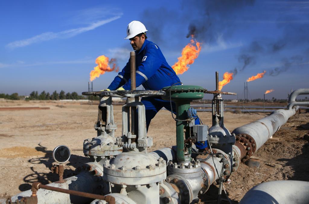 Irak minskar sin oljeproduktion.  (Foto: Nabil al-Jurani/TT/AP-arkivbild)