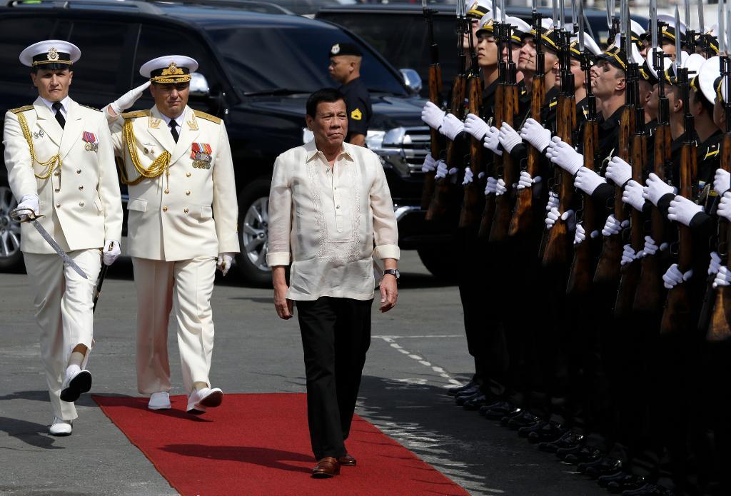 Filippinernas omstridde president Rodrigo Duterte, här under ett besök i Ryssland. Arkivbild. (Foto: Aaron Favila/AP/TT)