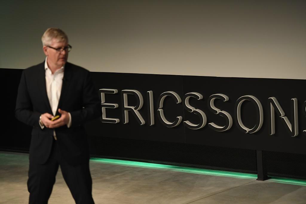 

Ericssons vd Börje Ekholm presenterar ett tekniksamarbete med Scania.  Foto: Pontus Lundahl/TT-arkivbild                                                                                        