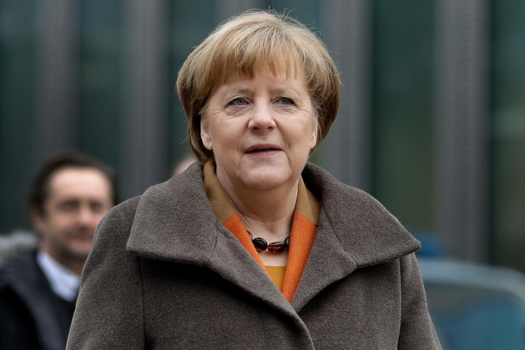 Angela Merkel ställer upp för ytterligare en period som förbundskansler, och hon har båda de kristdemokratiska partierna bakom sig. (Foto: Matthias Schrader/AP/TT)