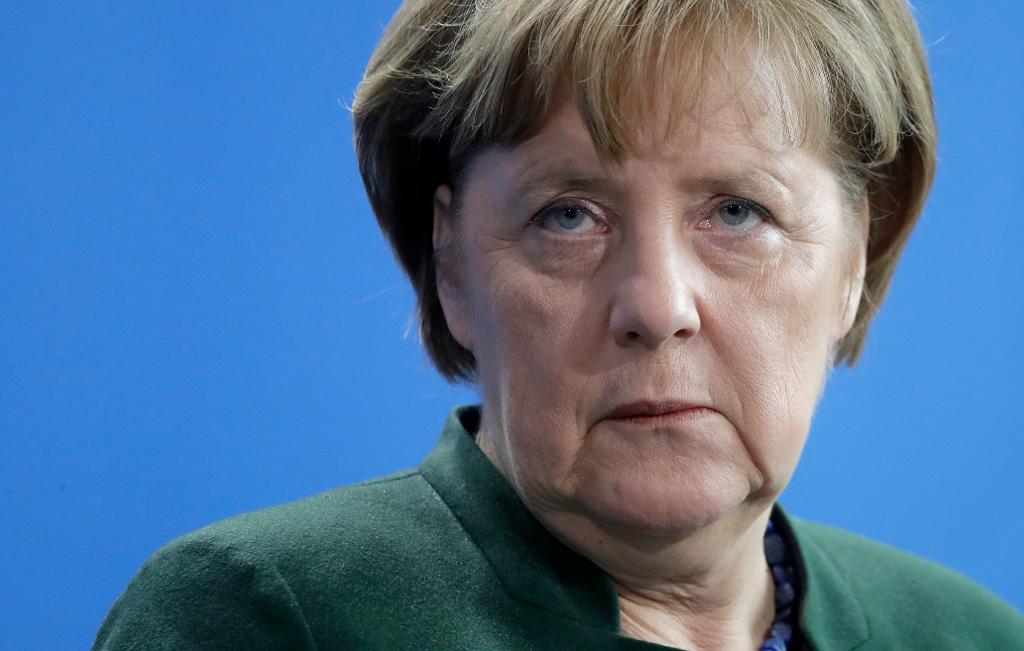 Tysklands förbundskansler Angela Merkel avvisar USA-regeringens anklagelser om valutamanipulation.   Foto: Michael Sohn AP/TT-arkivbild