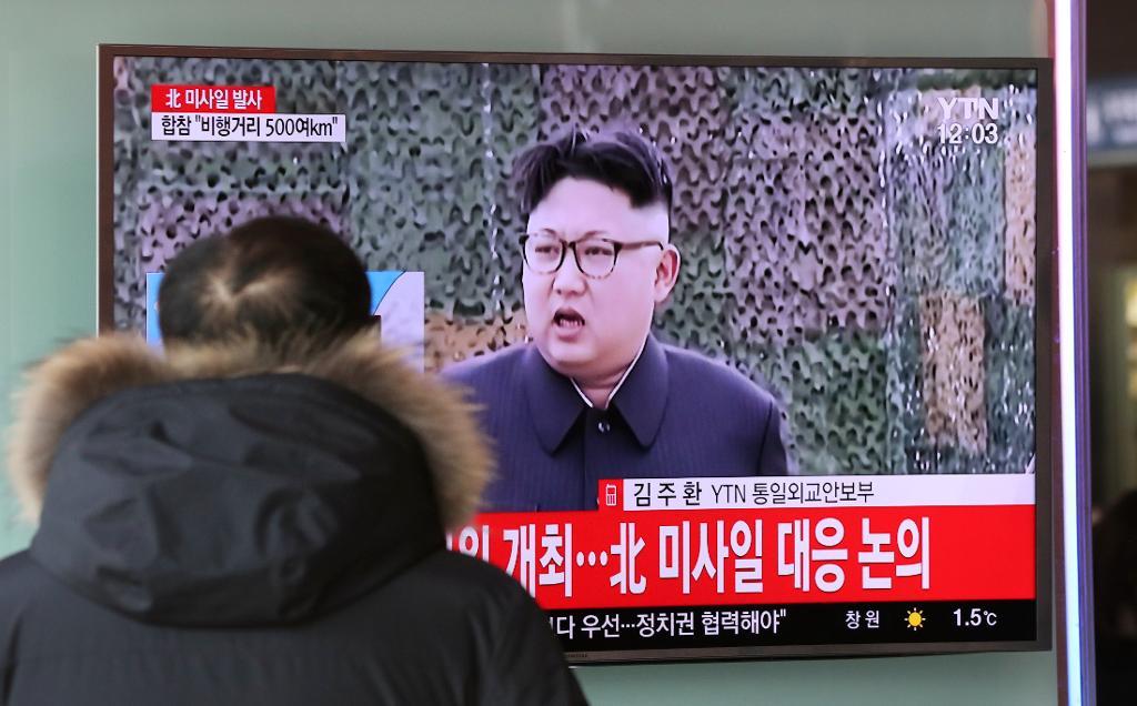 Den nordkoreanske ledaren Kim Jong-Un på sydkoreansk tv. Foto: Lee Jin-man/AP/TT