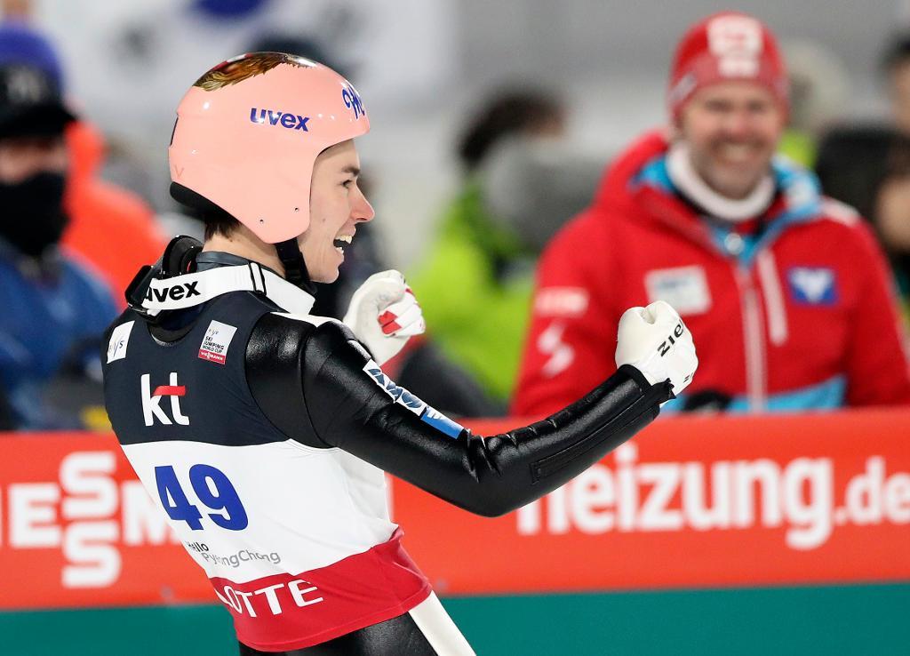 Stefan Kraft firar segern Pyeongchang.  Foto: Lee Jin-man/AP/TT
