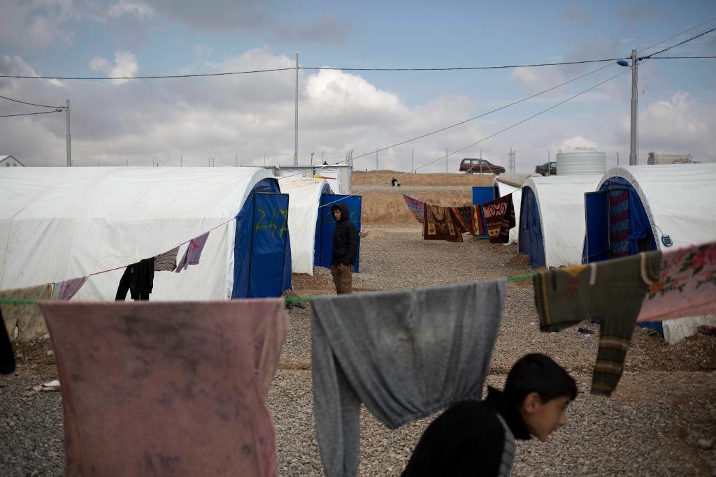 Människor som flytt från västra Mosul. Arkivbild
(Bram Janssen/AP/TT)

