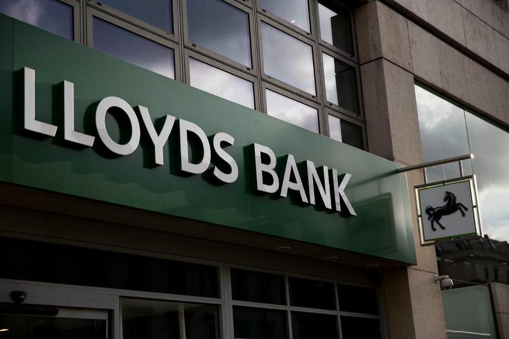 
Den brittiska regeringen siktar på att sälja ut vad som återstår av det statliga innehavet i Lloyds Banking Group under våren.   Foto: Matt Dunham AP/TT-arkivbild                                            