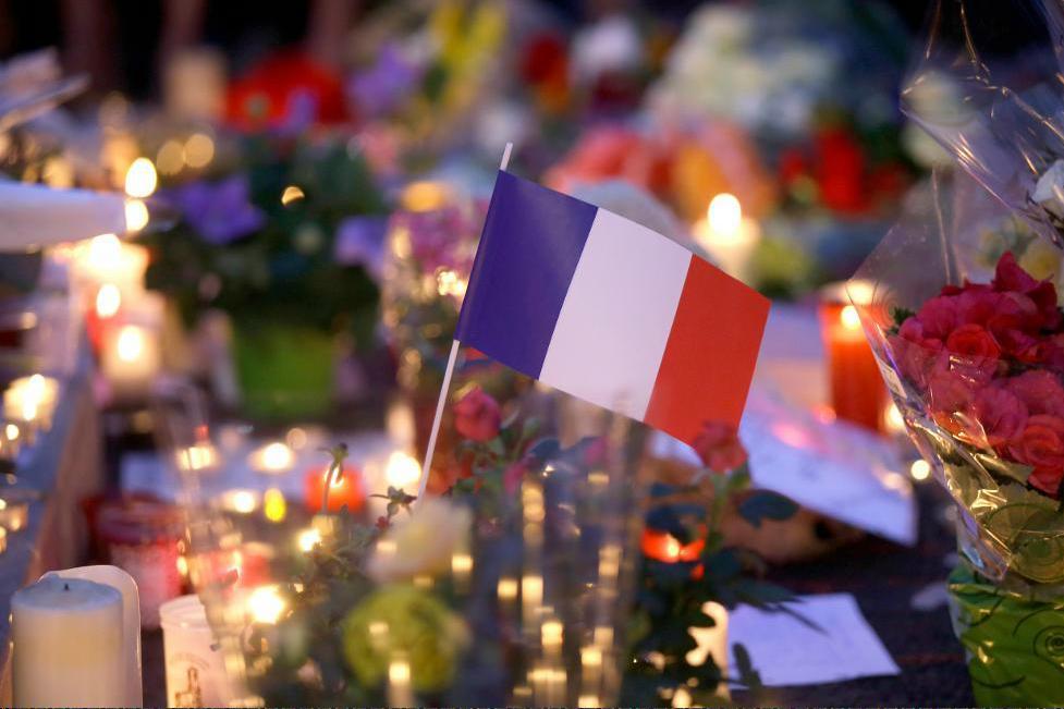


Många lade ner blommor på platsen för terrorattacken i Nice i Frankrike i juli 2016. Foto: Luca Bruno/AP/TT-arkivbild
                                                                                                                                    