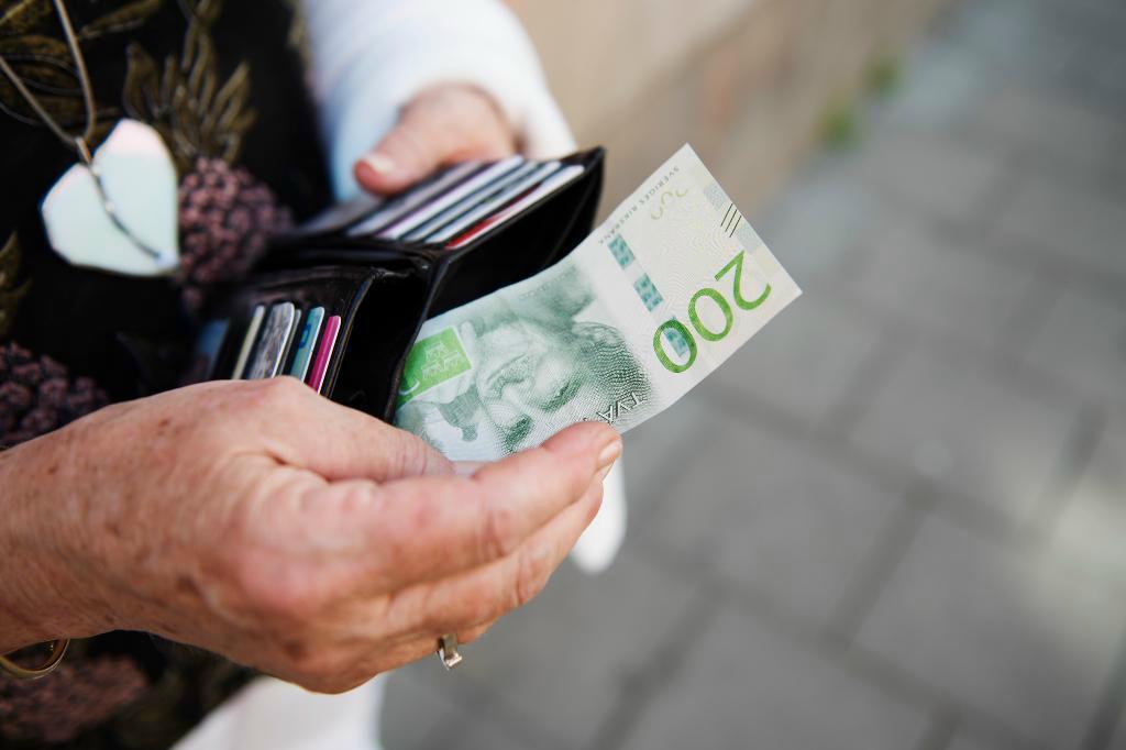 

Mannen har på falska premisser lånat pengar av äldre, som han sedan inte betalat tillbaka.  Foto: Izabelle Nordfjell/TT-arkivbild                                                                                        
