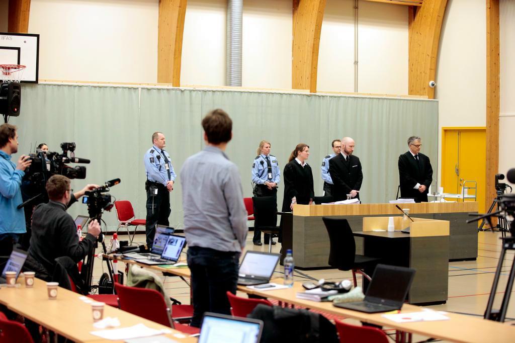 
Av säkerhetsskäl har rättegången hållits i en gymnastiksal i anslutning till högsäkerhetsanstalten Skien, där Anders Behring Breivik avtjänar sitt 21-åriga fängelsestraff.  Foto: Lise Åserud/NTB/TT-arkivbild                                            