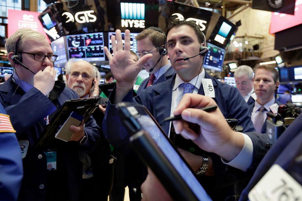 

Ledande index på Wall Street har slagit nya rekord i år och dragit med sig Stockholmsbörsen uppåt i en global börsyra. foto: Richard Drew AP/TT-arkivbild                                                                                        