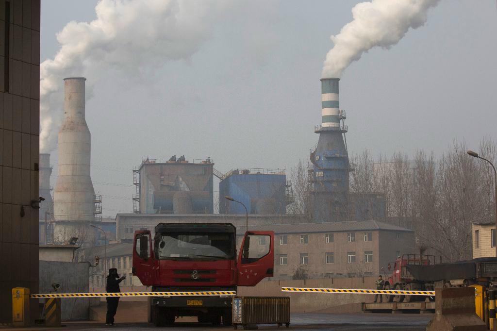 
Smältverken i den kinesiska Hebeiprovinsen bidrar till landets stora luftföroreningsproblem. Foto: Ng Han Guan AP/TT-arkivbild                                            