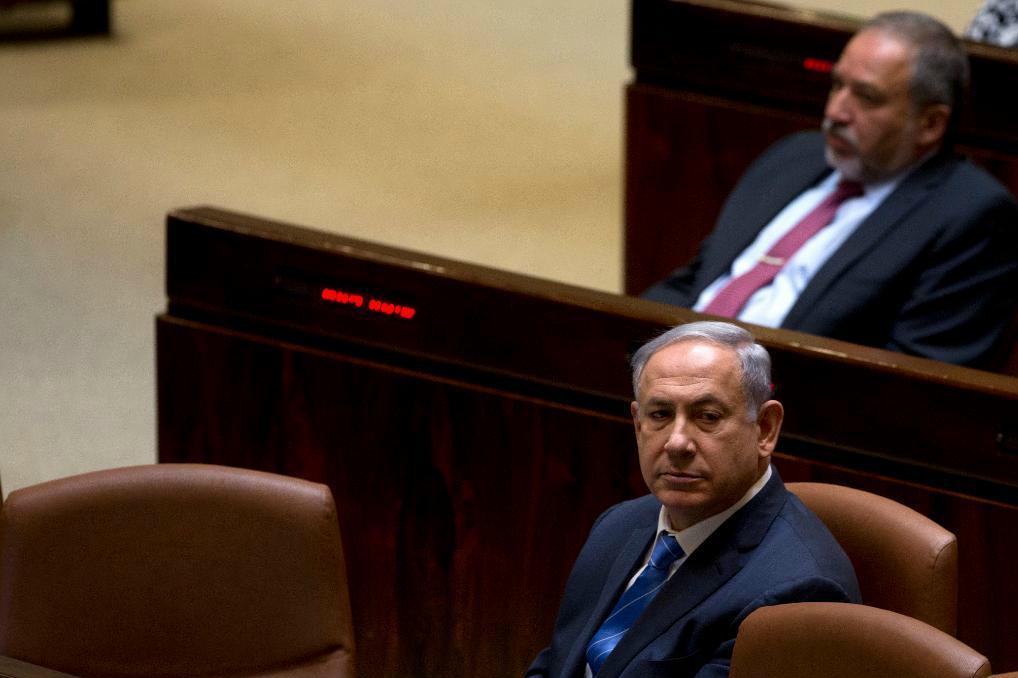 
Israels premiärminister Benjamin Netanyahu i parlamentet. Foto: Sebastian Scheiner/AP/TT-arkivbild                                            