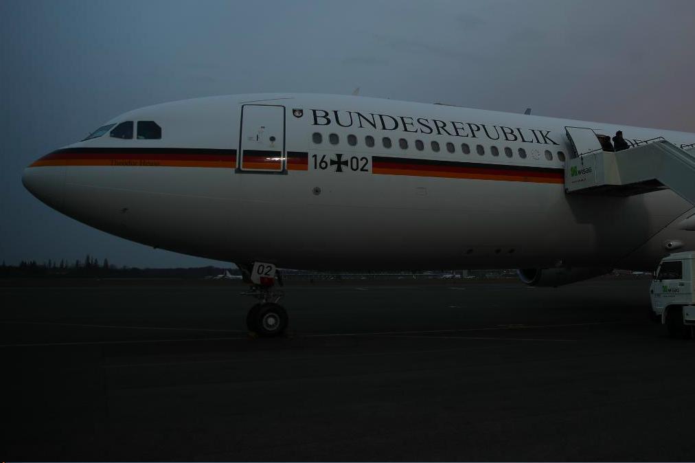 
Det plan, en Airbus A340, som förbundskansler Angela Merkel skulle ha flugit till USA med på måndagen. Foto: Michael Kappeler/AP/TT                                            