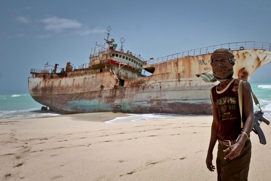 

Byn Hobyo vid Somalias kust blomstrade under de år som piraterna härjade. Men efter att det internationella samfundet satt in krafttag mot piraterna har antalet kapningar minskat rejält. Foto: Farah Abdi Warsameh/AP/TT-arkivbild                                                                                        