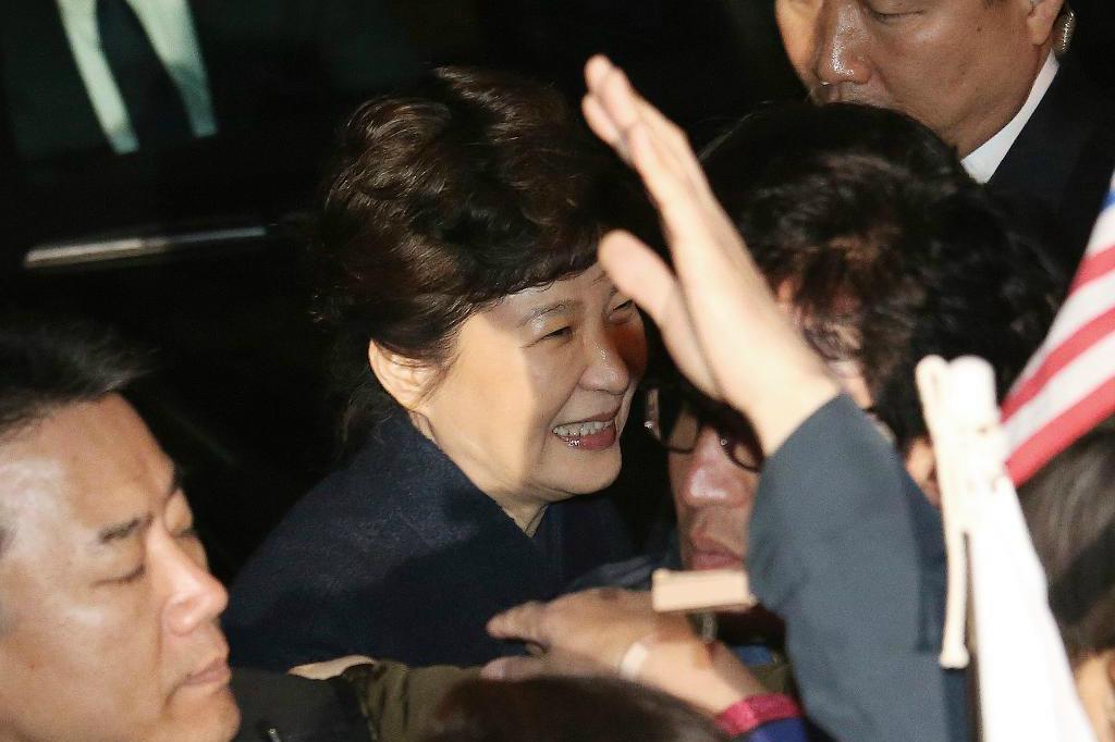 
Park Geun-Hye lämnade i söndags presidentpalatset, för att återvända till sin privata bostad i Seoul. Foto: Ahn Young-Joon/AP/TT                                            