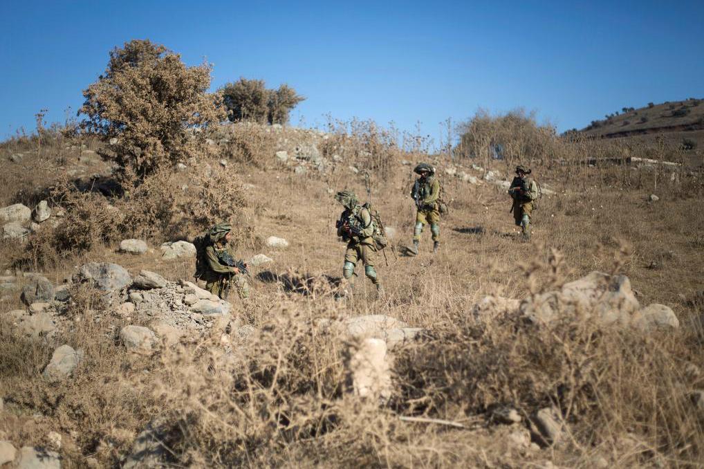 
Israeliska soldater övar på Golanhöjderna. Foto: Ariel Schalit/AP/TT-arkivbild                                            
