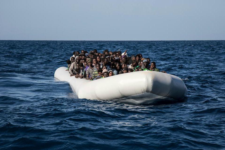 
Migranter som räddas av fartyget Aquarius vid ett tidigare tillfälle, i januari i år. Foto: Sima Diab/AP/TT                                            