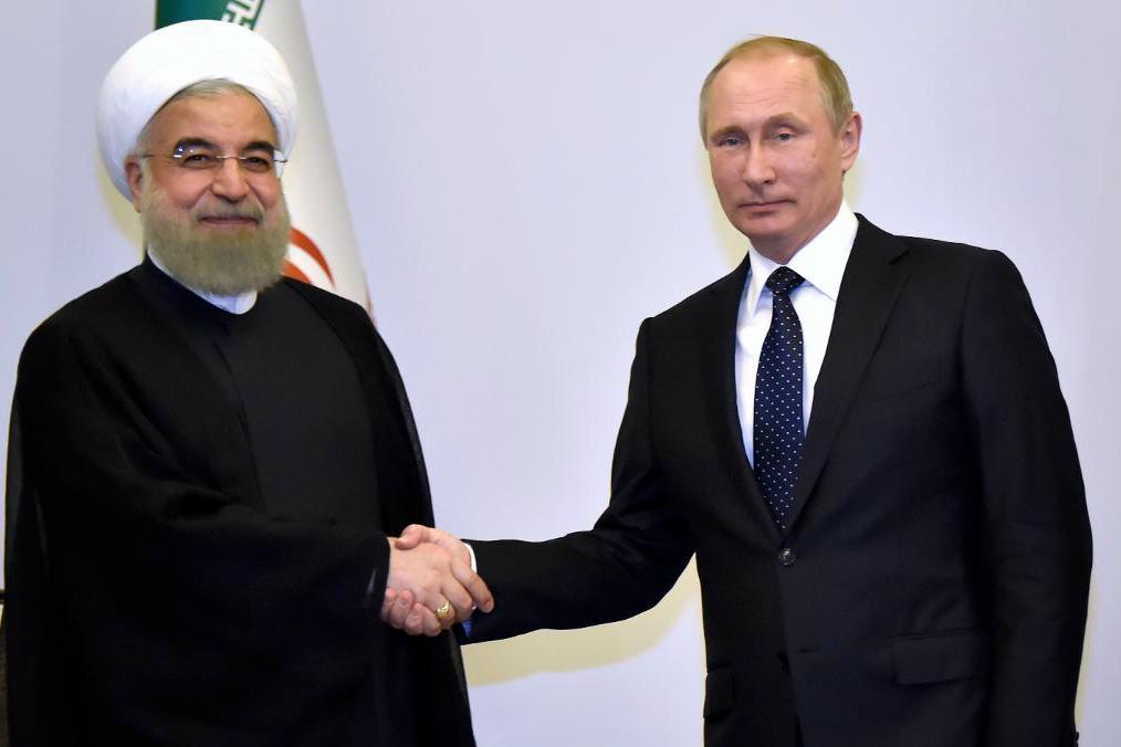 
Rysslands president Vladimir Putin (till höger) vid ett möte med Irans president Hassan Rohani i Azerbajdzjan i augusti i fjol. Foto: Alexander Nemenov/AP/TT                                            