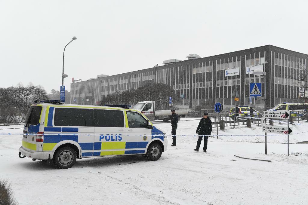 
Polisavspärrning i början av mars, i samband med dubbelmordet i Hallonbergen i Sundbyberg, norr om Stockholm. Foto: Pontus Lundahl/TT-arkivbild                                            