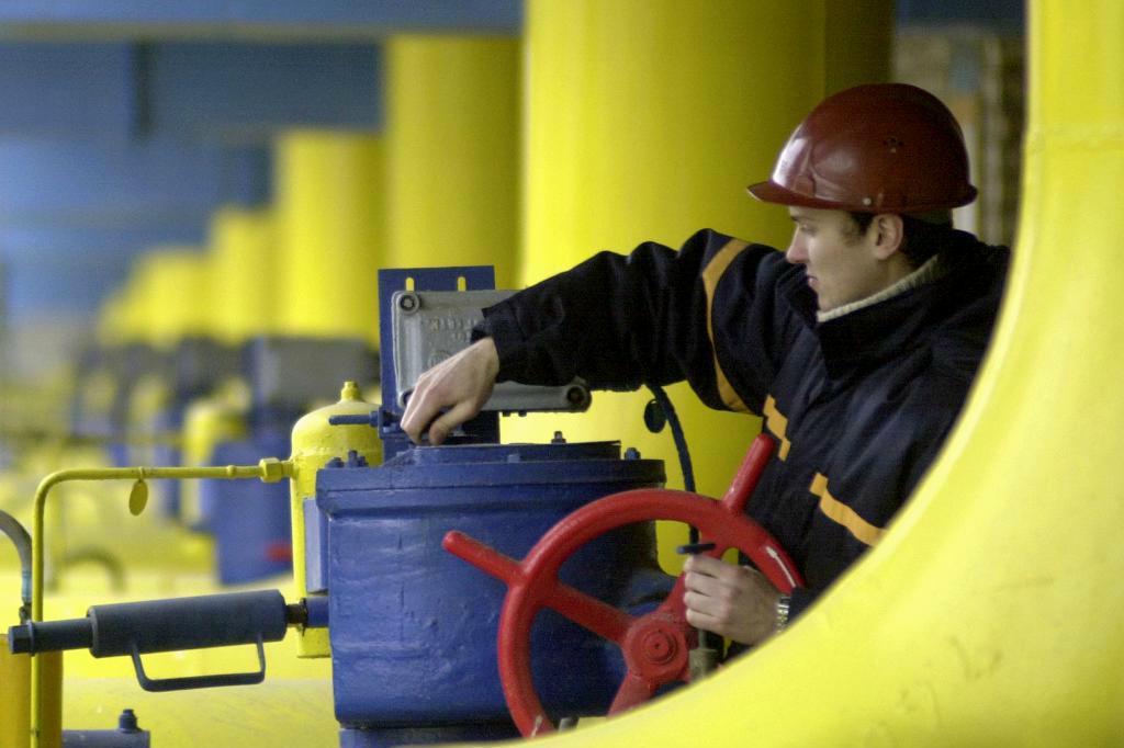 
Den skuldtyngda och krigshärjade ukrainska statens energibolag Naftogaz kan likvideras om ryska krav godkänns av skiljedomstolen vid Stockholms handelskammare. Foto: Sergei Chuzavkov AP/TT-arkivbild                                            