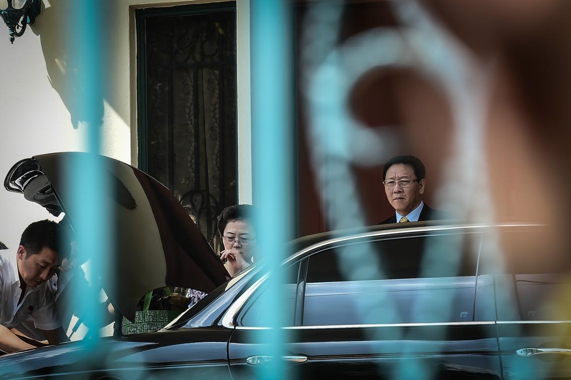 

Den nordkoreanske ambassadören har utvisats från Malaysia. Nu stoppar Nordkorea alla malaysier från att lämna Nordkorea. Foto: Lillian Suwanrumpha /AFP/Getty Images                                                                                        