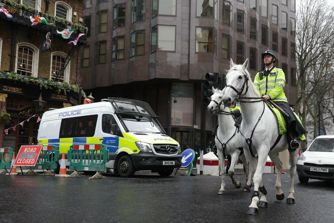 
Även ridande poliser patrullerar centrala London. Sju personer har nu arresterats efter attacken vid parlamentet. Foto: Daniel Leal-Olivas/AFP Getty Images                                            
