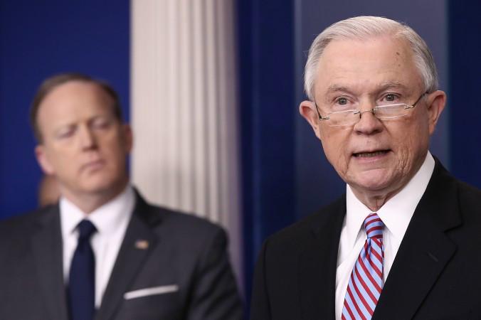 

Justitieminister Jeff Sessions vill få bort amerikanska fristadsorter. Foto: Win McNamee/Getty Images
                                                                                        
