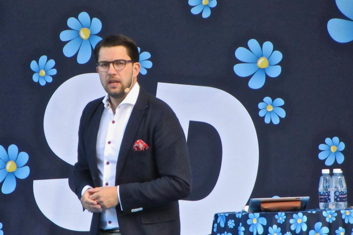 

Sverigedemokraternas partiledare Jimmie Åkesson talar i Almedalen 2016. Foto: Susanne W Lamm/Epoch Times                                                                                        