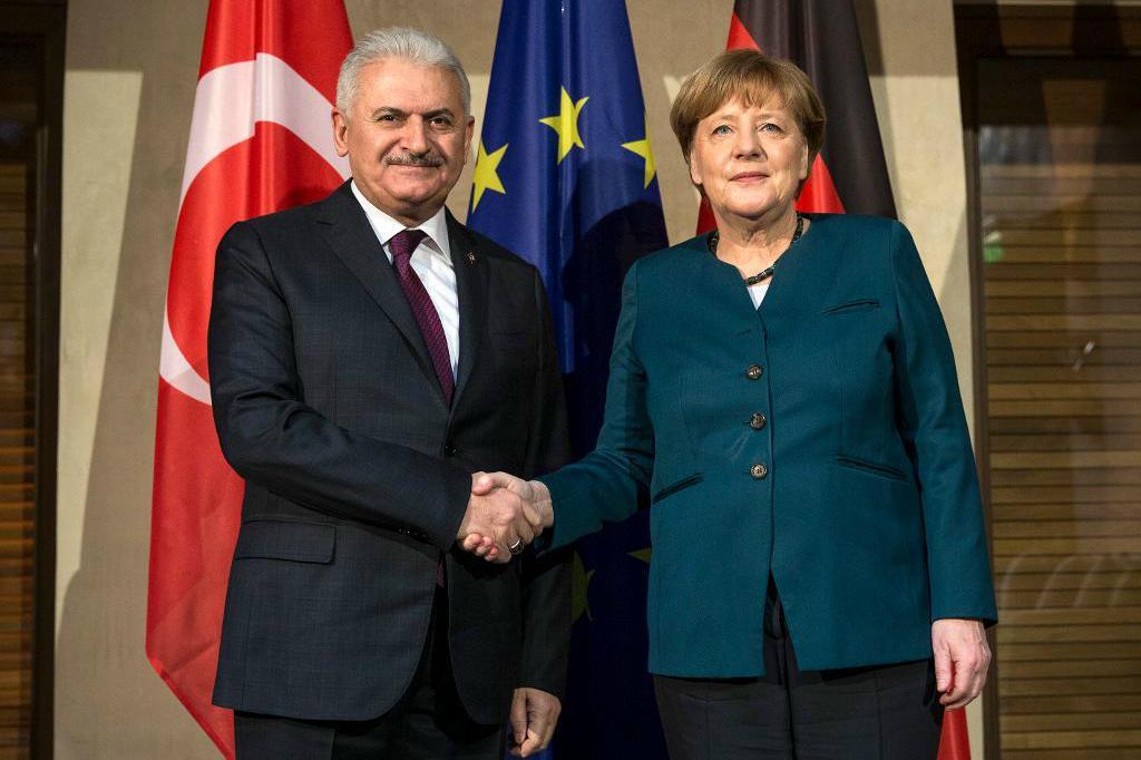 Turkiets premiärminister Binali Yildirim och Tysklands förbundskansler Angela Merkel. Arkivbild. Foto: AP/TT