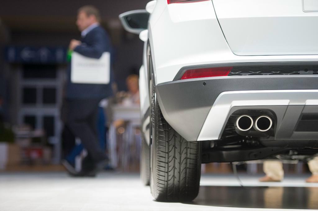 

VW-dieselbilar måste omprogrameras för att avgaserna ska bli renare, men då blir de slöare enligt tester som gjorts i Sverige. Foto: Nigel Treblin /AP/TT-arkivbild                                                                                        