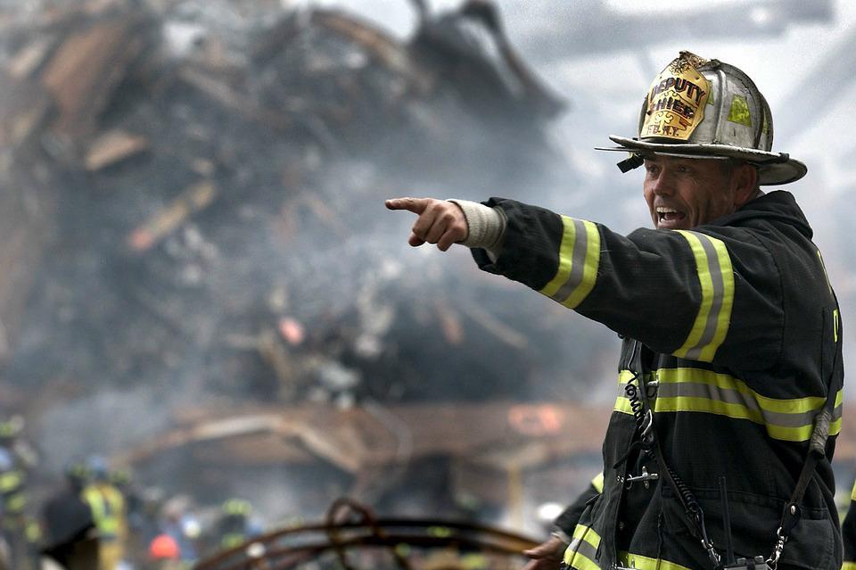 








En brandman efter terrorattackerna i New York 2001. Studier visar att krisstöd i form av debriefing faktiskt är sämre än inget stöd alls. Ändå används metoden fortfarande.                                                                                                                                                                                                                                                                                                                                                                                                            