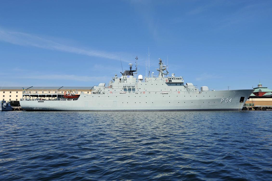 
HMS Carlskrona har deltagit i två svenska insatser inom ramen för EU:s operation Atalanta utanför Somalias kust. Regeringen föreslår en svensk insats med stridsbåtar och upp till 135 personer i höst.                                             