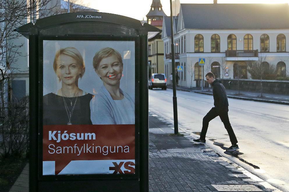 

Island räknas till de mest jämställda länderna i världen. Bland annat är närmare hälften av ledamöterna i alltinget kvinnor. Foto: Frank Augstein/AP/TT                                            