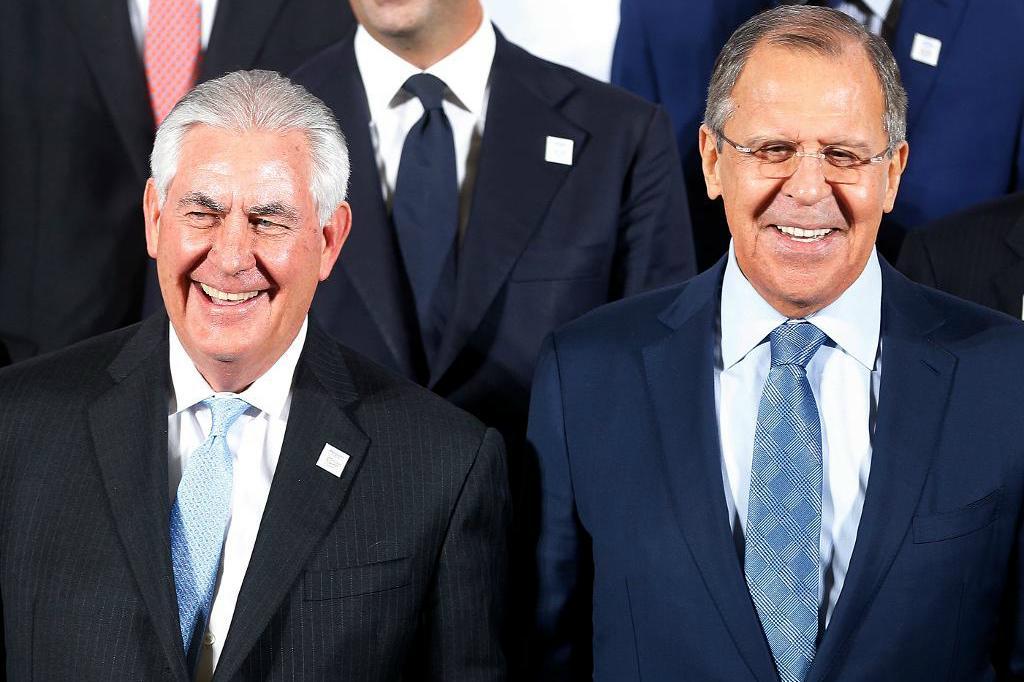 Rysslands utrikesminister Sergej Lavrov (till höger) och hans amerikanske kollega Rex Tillerson under G20-mötet i februari. I nästa vecka möts de i Moskva. Foto: Michael Probst/AP/TT