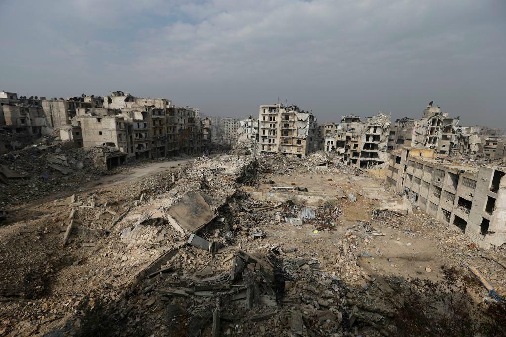 
En bild från Syriens huvudstad Aleppo från januari i år. Kriget har pågått i sex år och på den tiden beräknas omkring en halv miljon människor ha dödats. Foto: Hassan Ammar/AP/TT                                            