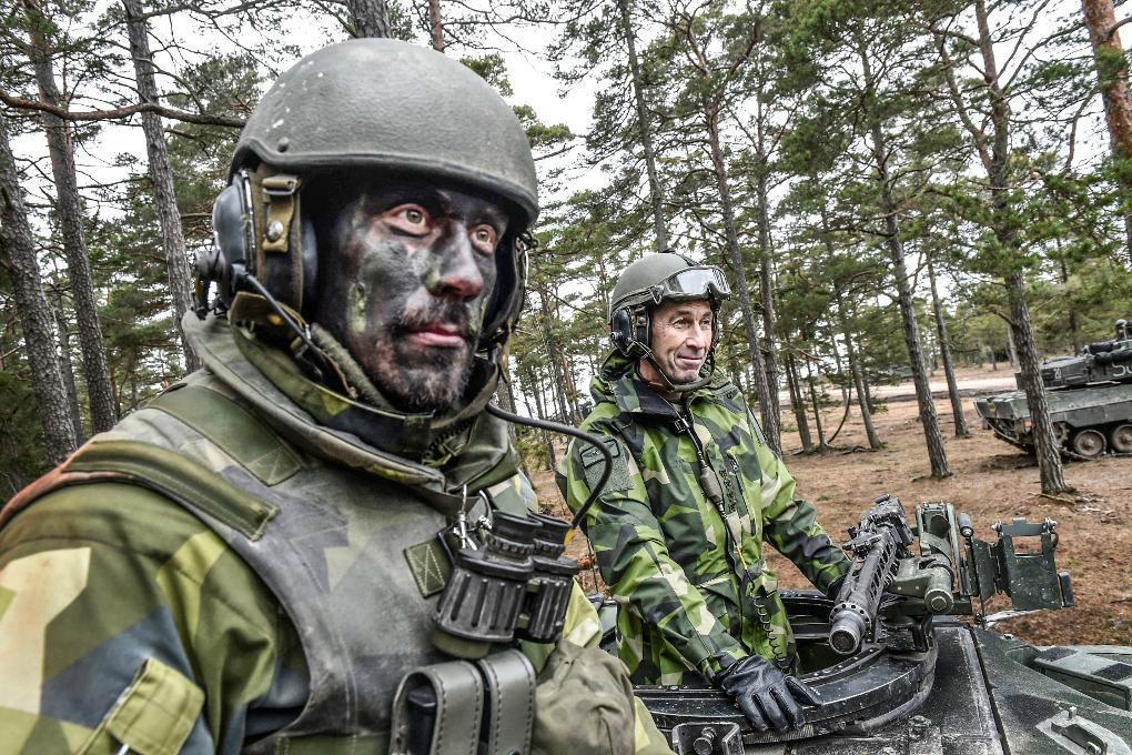 

Försvaret behöver rekrytera 4 000 personer varje år.  Foto: Tomas Oneborg/SvD/TT-arkivbild                                                                                        