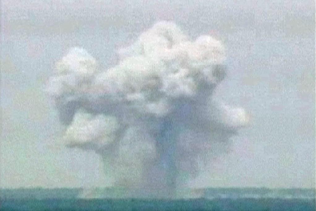 På bilden syns molnet som stiger efter detonationen när USA testade sin MOAB-bomb i Florida 2003. Arkivbild. Foto: Pentagon/AP/TT