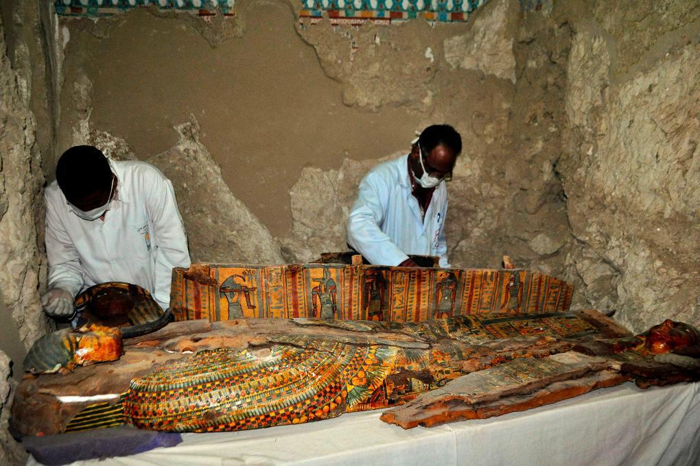 
Arkeologerna fann mumierna i den 3 500 år gamla graven. Foto: Stringer/AFP/TT                                            