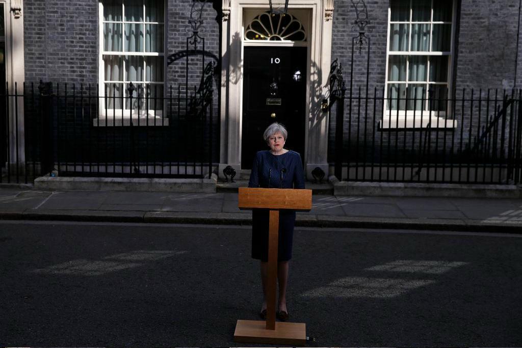 
Storbritannien går mot nyval, meddelar Theresa May vid en oväntad och hastigt sammankallad presskonferens. Foto: Alastair Grant