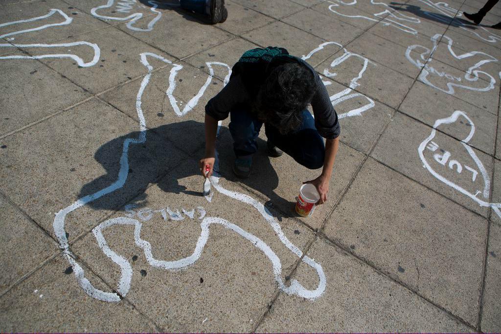 


Manifestation i Mexico City för att minnas offren för det drogrelaterade våldet. Foto: Rebecca Blackwell/AP/TT-arkivbild                                                                                                                                    