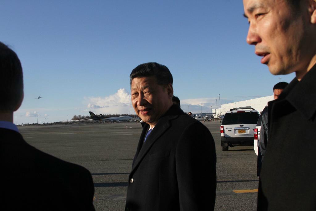 

Xi Jinping vid en mellanlandning i Alaska efter att ha träffat Donald Trump i USA tidigare i april. Sedan dess har de båda ledarna diskuterat Korea i telefon flera gånger. Foto: TT                                                                                        