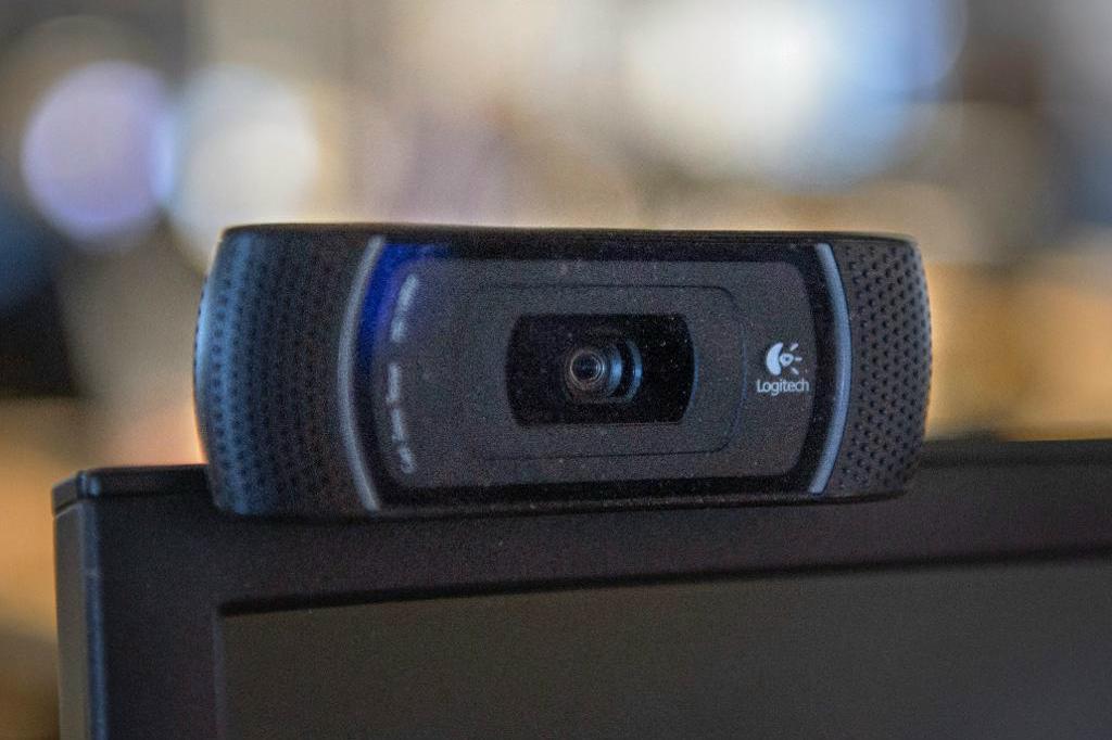 

En webbkamera kan bli ett vapen, tillsammans med tusentals andra kameror, för en hackare. Foto: TT                                                                                        