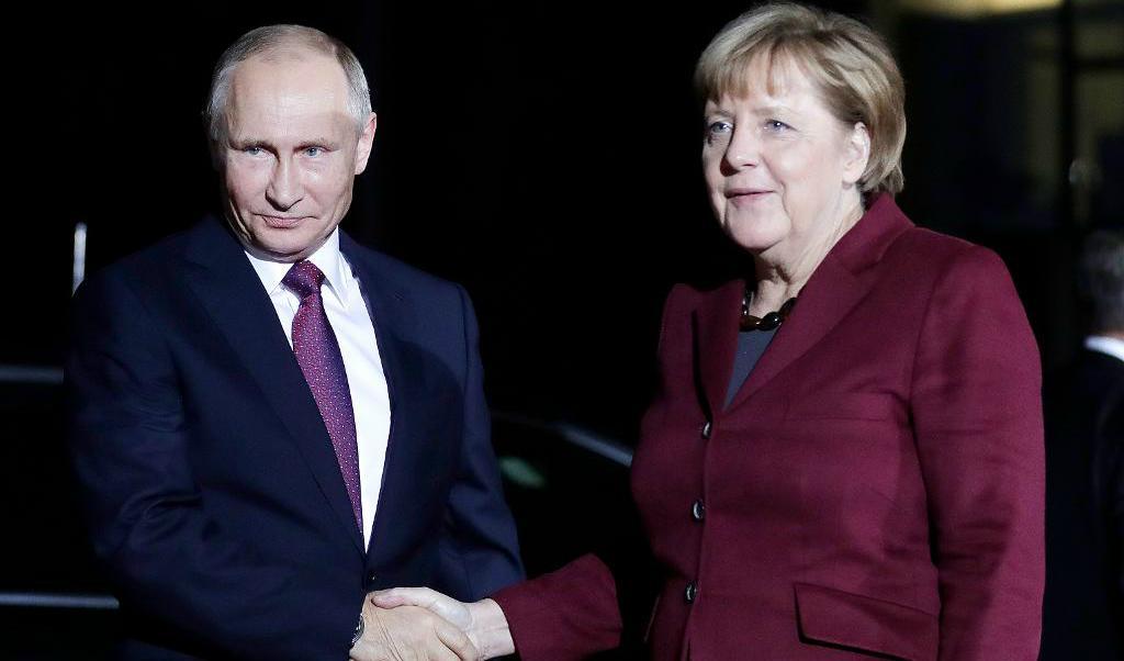 
Vladimir Putin och Angela Merkel. Foto: Markus Schreiber/AP/TT                                            