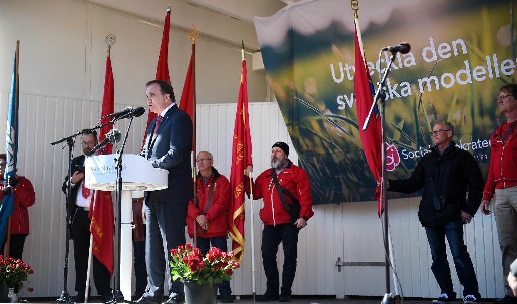 
Statsminister Stefan Löfven (S) håller förstamajtal i Slottsparken i Landskrona. Foto: Emil Langvad/TT                                            