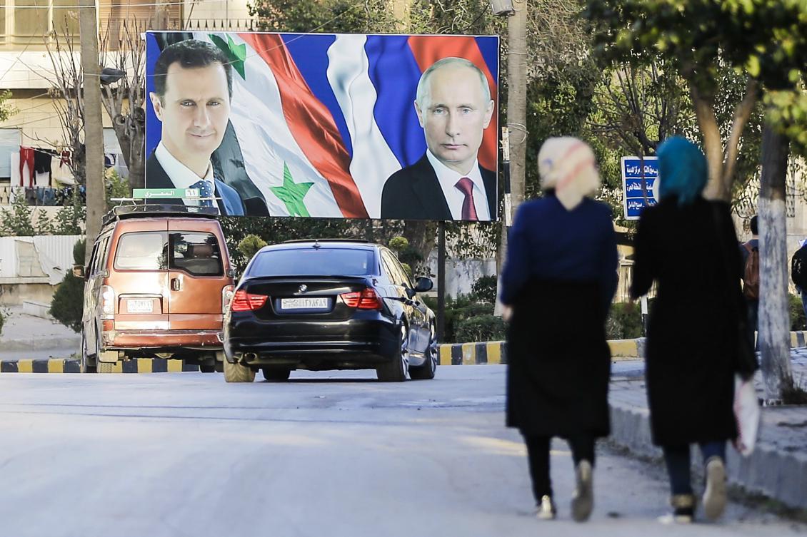 
En bild från Aleppo i norra Syrien som visar stora bilder av Syriens president Bashar al-Assad och den ryske presidenten Vladimir Putin. Foto: Joseph Eid /AFP/Getty Images                                            