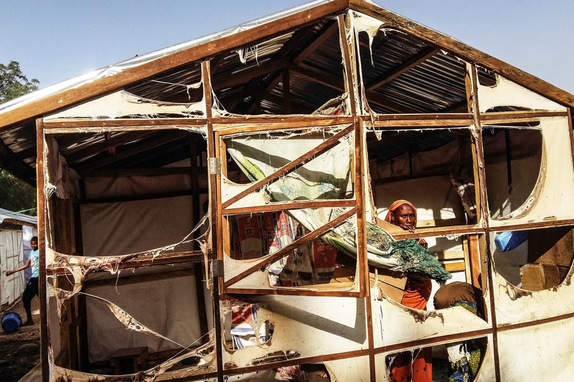 
Ett stort flyktingläger i Nigeria är Muna. Här sprängde sig minst fyra självmordsbomare i lägret som ligger i utkanten av staden Maiduguri. Foto: Stringer /AFP/Getty Images                                            