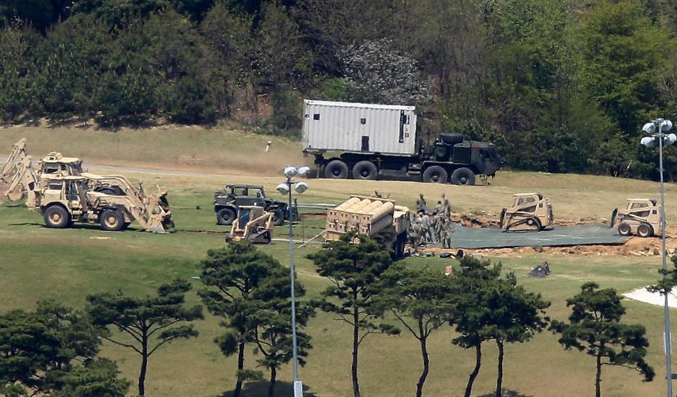 
Amerikansk militär installerar THAAD på en före detta golfbana i Seongju i Sydkorea. Arkivbild. Foto: Shon Hyung-joo/AP/TT                                            
