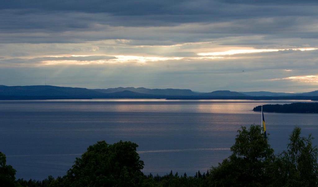 Solen går ner över Siljan. Arkivbild. Foto: Henrik Montgomery / TT