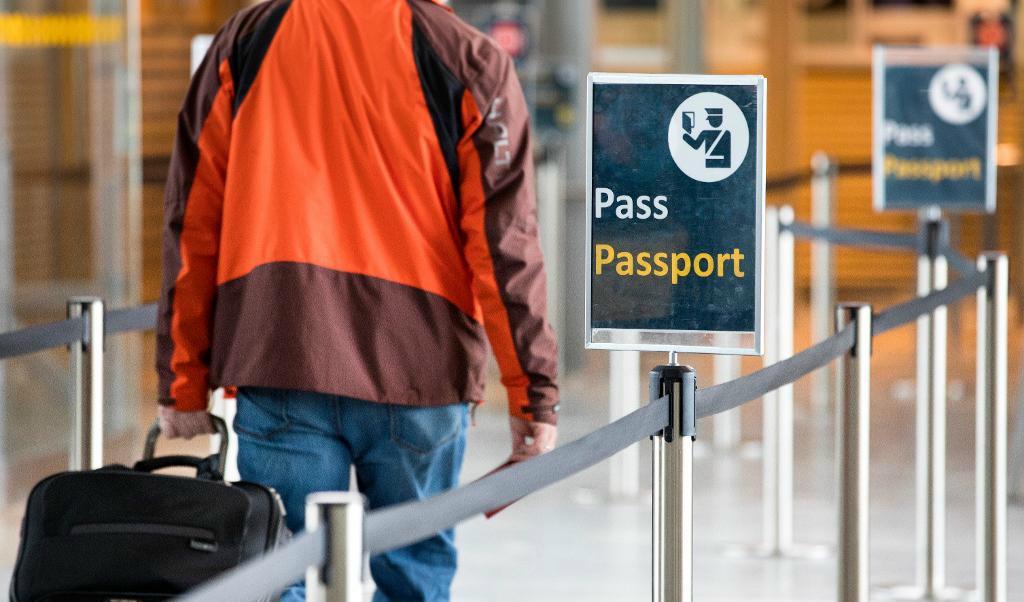 Regeringen vill införa hårdare passkontroller av personer som flyger till Sverige från länder utanför Schengenområdet. Foto: Terje Pedersen/NTB Scanpix/TT. Arkivbild