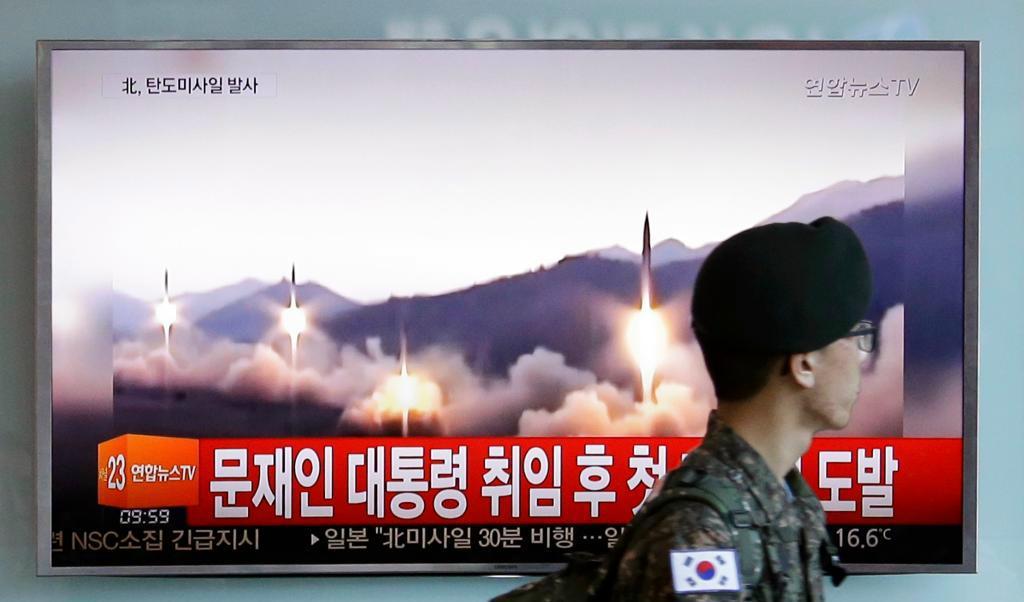 


Tv i Sydkorea visar gamla bilder på robotar som avfyrats från Nordkorea.
Foto: Ahn Young-Joon/AP/TT                                                                                                                                    