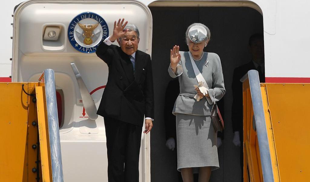 
Japans kejsare Akihito tillsammans med sin hustru Michiko. Foto: Hoang Dinh Nam/AP/TT-arkivbild                                            